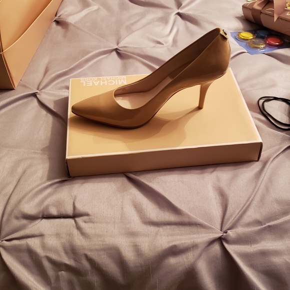 Shoes - Picture 4 of 4